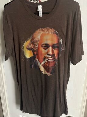 Men’s Dave Chapelle/George Washington BrownT-Shirt with Portrait Print. Size L